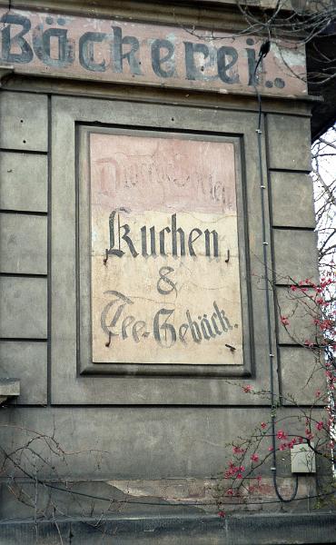 Dresden-Trachau, Platanenstr. 1, 23.3.1995 (3).jpg - Diverse Sorten Kuchen & Tee-Gebäck.